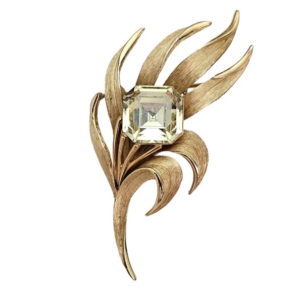 Trifari Crown Over T Gold Tone Jonquil Emerald Cut Rhinestone Brooch Signed L321 - Picture 7 of 7